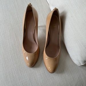 Stuart Weitzman Beige/Nude Small Round Toe Patent Leather Pumps Size 8M
